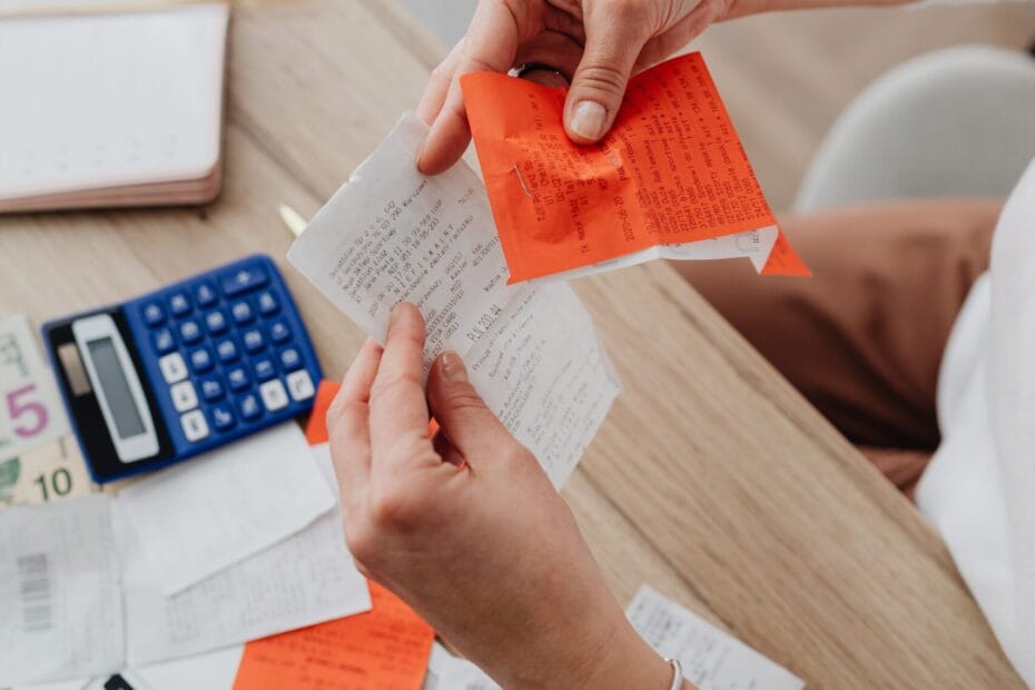 Bookkeeping vs. Accounting: Which Does Your Small Business Need? 1 bookkeeping vs accounting